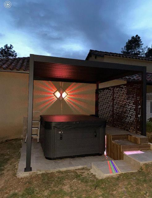 Gite Des Combes Blanches Avec Piscine Et Jacuzzi Frayssinet-le-Gélat Exterior foto