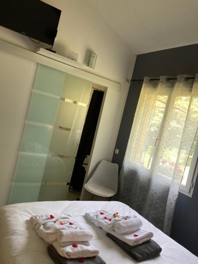 Gite Des Combes Blanches Avec Piscine Et Jacuzzi Frayssinet-le-Gélat Exterior foto